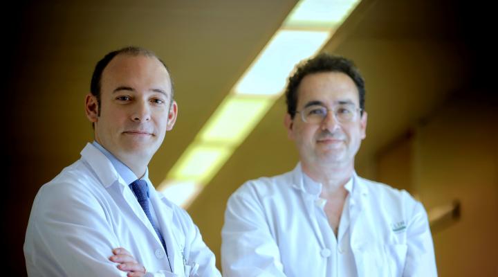  Aleix Prat (izquierda) y Manel Joan, a l'hospital Clínico de Barcelona (Àlex Garcia)
