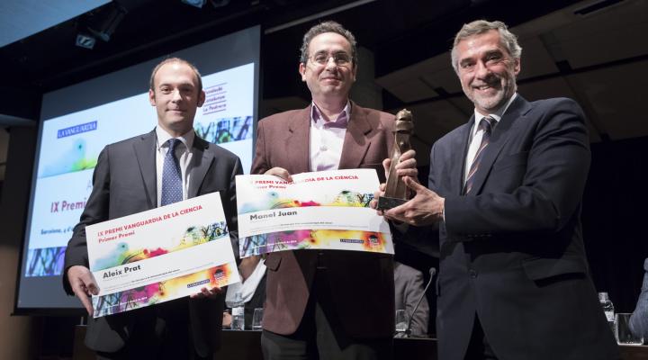 Aleix Prat y Manel Juan reciben el IX premio Vanguardia de la Ciencia