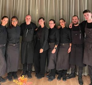 L'equip del restaurant L'Ó de Món Sant Benet 